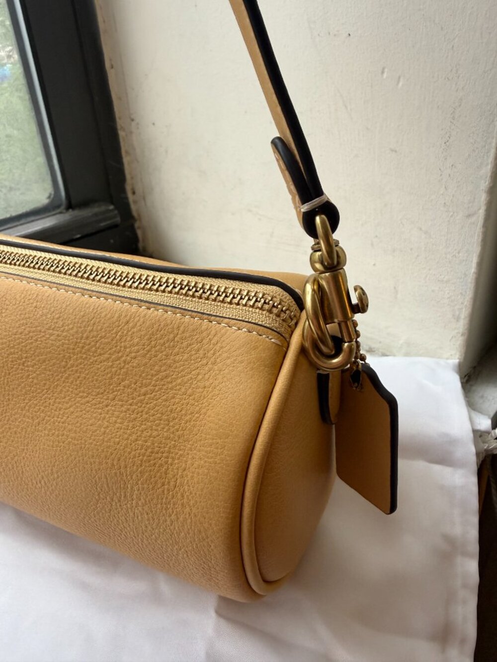 Coach Vanilla Barrel bag - Picture 4 of 8